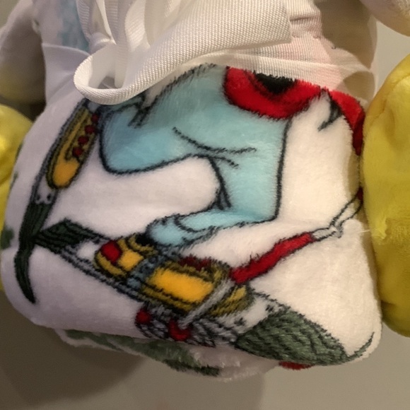 Mickey Mouse pillow buddy and throw blanket set - Picture 9 of 9